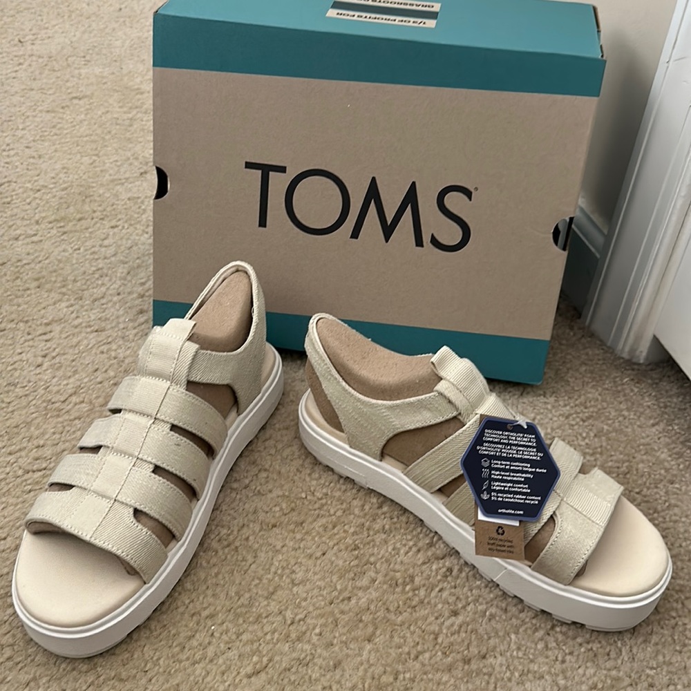 Brand new. TOMS.
